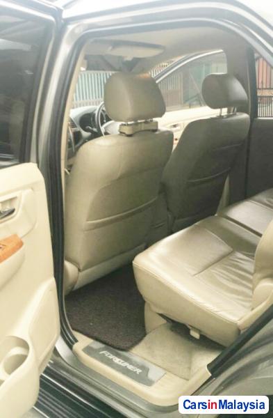 Toyota Fortuner 2.7 4WD 7 SEATER LUXURY FAMILY SUV Automatic 2011 - image 9