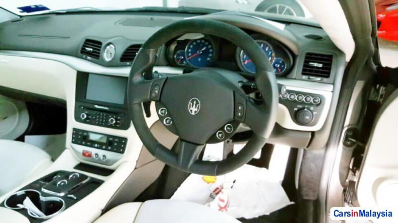 Maserati GranTurismo 4.7-LITER LUXURY SPORT CAR Automatic 2013 - image 9
