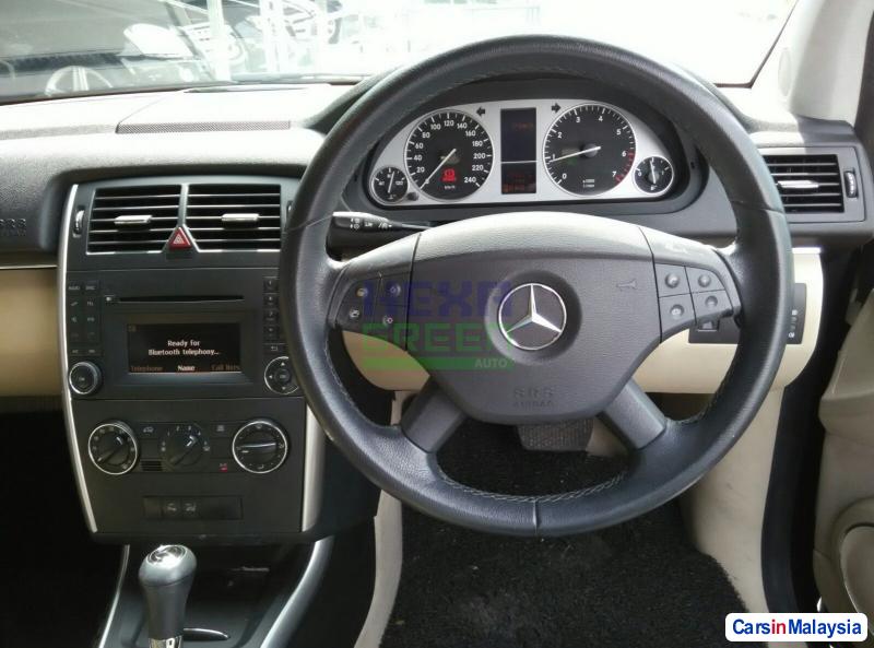 Mercedes Benz B180 Automatic 2011 - image 10