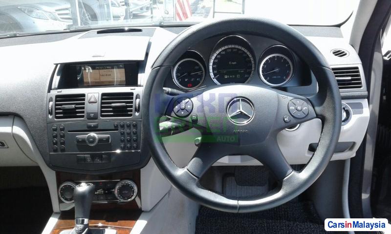 Mercedes Benz C-Class Automatic 2010 - image 10