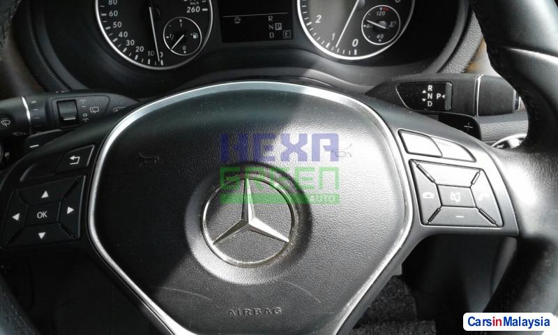 Mercedes Benz B200 Automatic 2013 - image 10