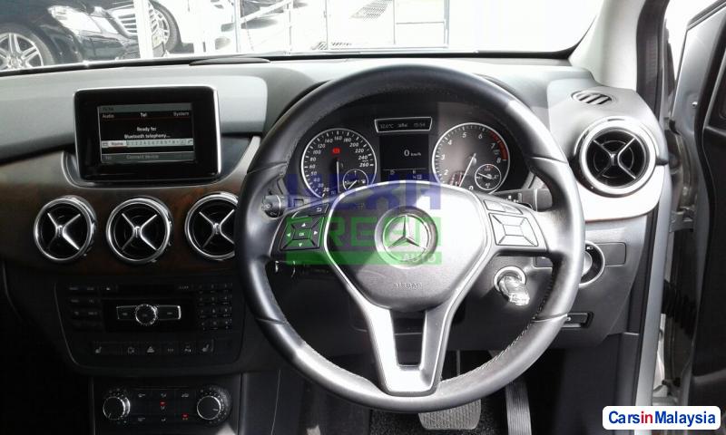 Mercedes Benz B200 Automatic 2013 - image 11