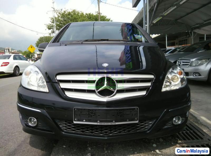 Mercedes Benz B180 Automatic 2011 - image 2