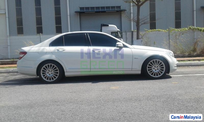 Mercedes Benz C-Class Automatic 2011 - image 2