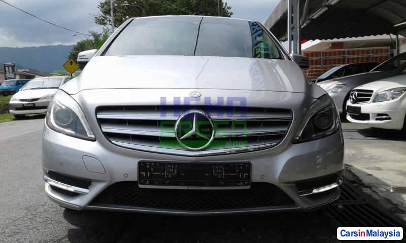 Mercedes Benz B200 Automatic 2013 - image 2