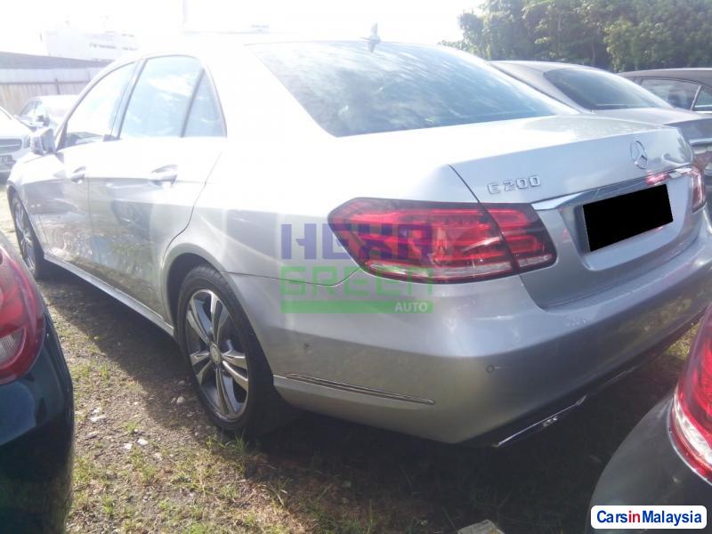 Mercedes Benz E200 Automatic 2014 - image 3