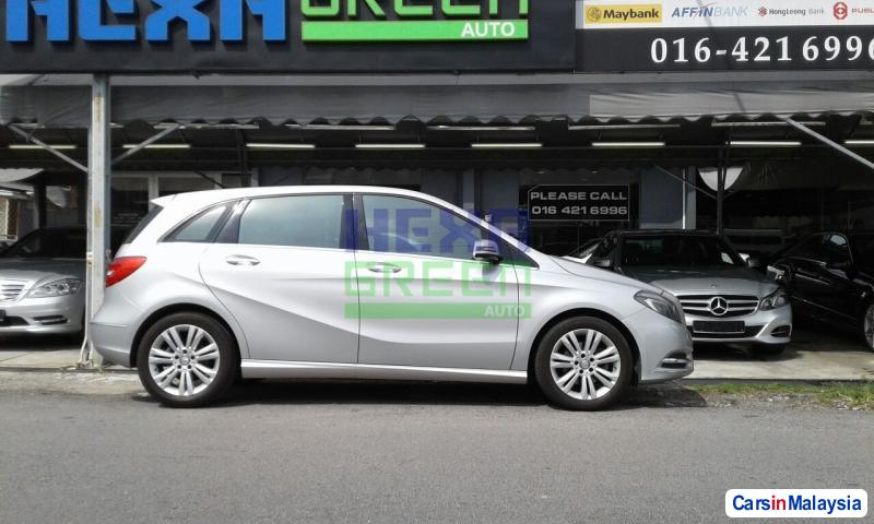 Mercedes Benz B200 Automatic 2013 - image 3