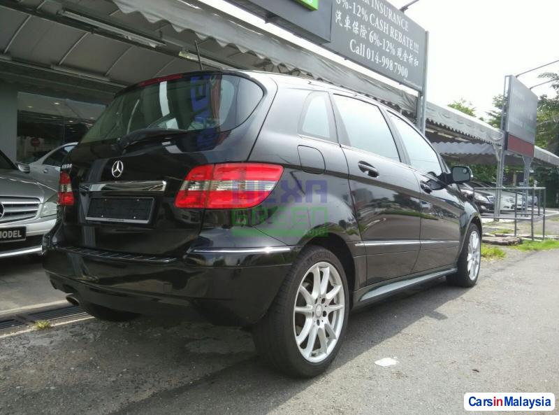 Mercedes Benz B180 Automatic 2011 - image 4