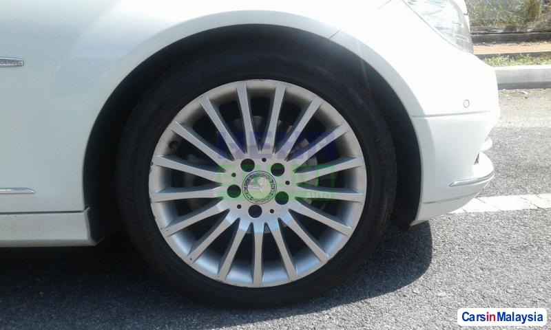 Mercedes Benz C-Class Automatic 2011 - image 5