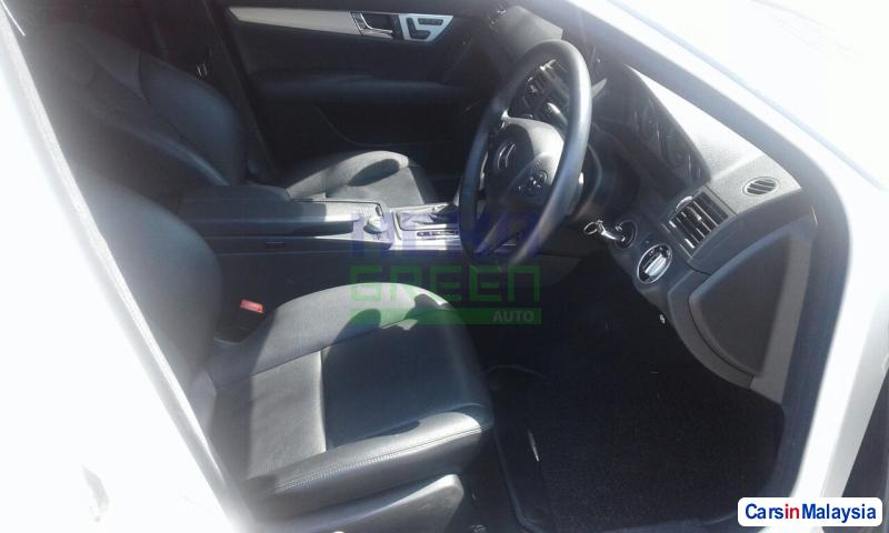 Mercedes Benz C-Class Automatic 2011 - image 6