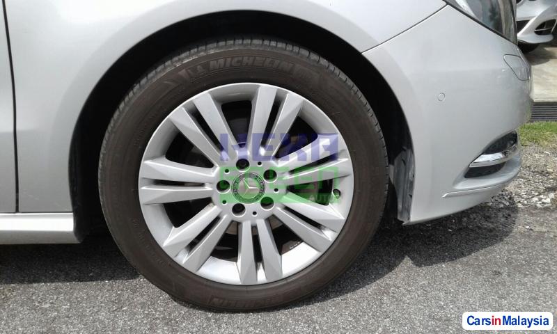 Mercedes Benz B200 Automatic 2013 - image 6