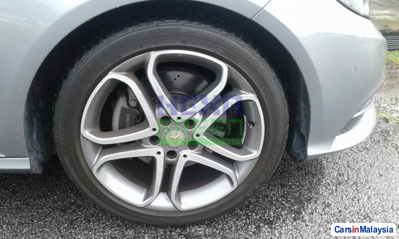 Mercedes Benz E250 Automatic 2013 - image 6