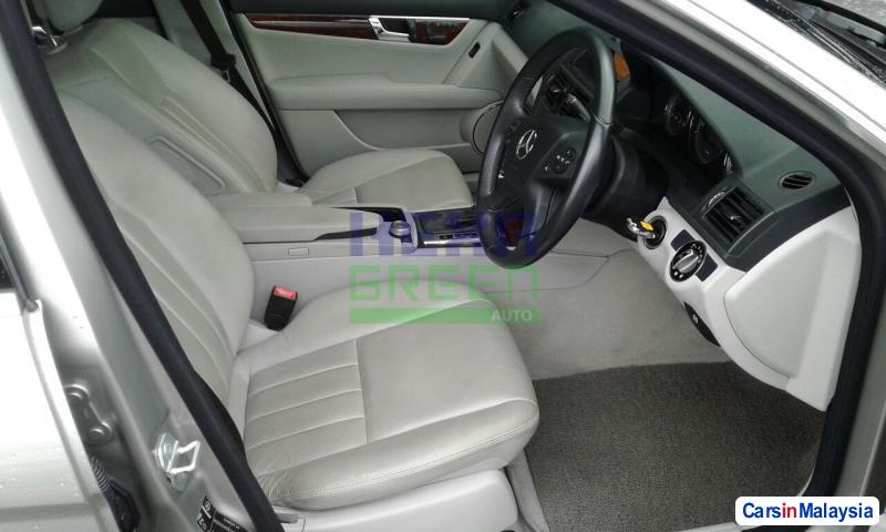 Mercedes Benz C-Class Automatic 2009 - image 7