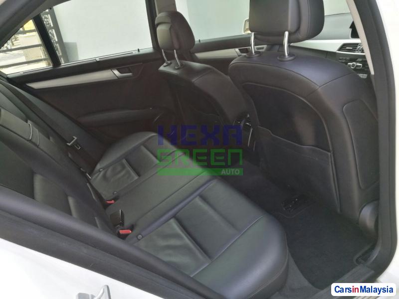 Mercedes Benz C-Class Automatic 2013 - image 7