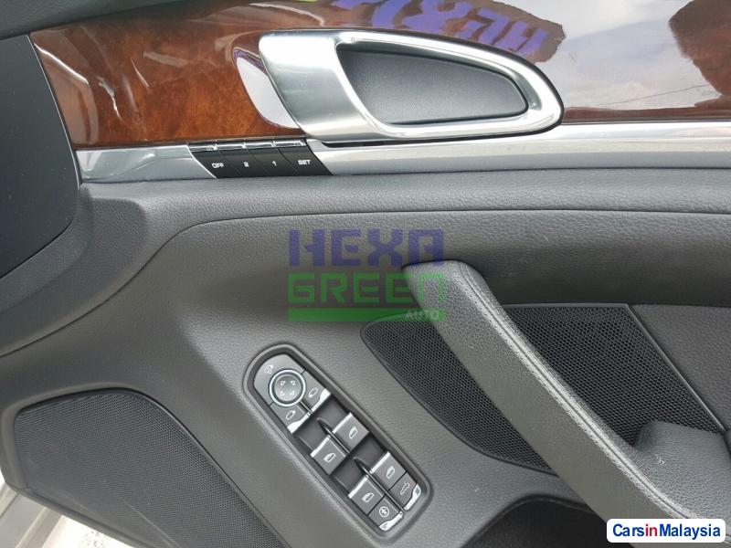 Porsche Panamera Automatic 2010 - image 7