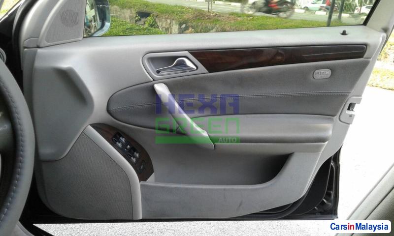 Mercedes Benz C-Class Automatic 2005 - image 7
