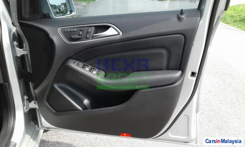 Mercedes Benz B200 Automatic 2013 - image 7