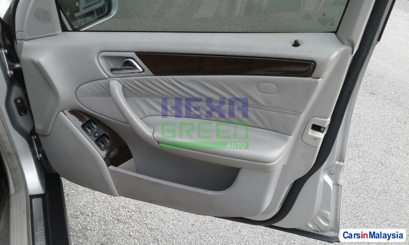Mercedes Benz C-Class Automatic 2006 - image 7