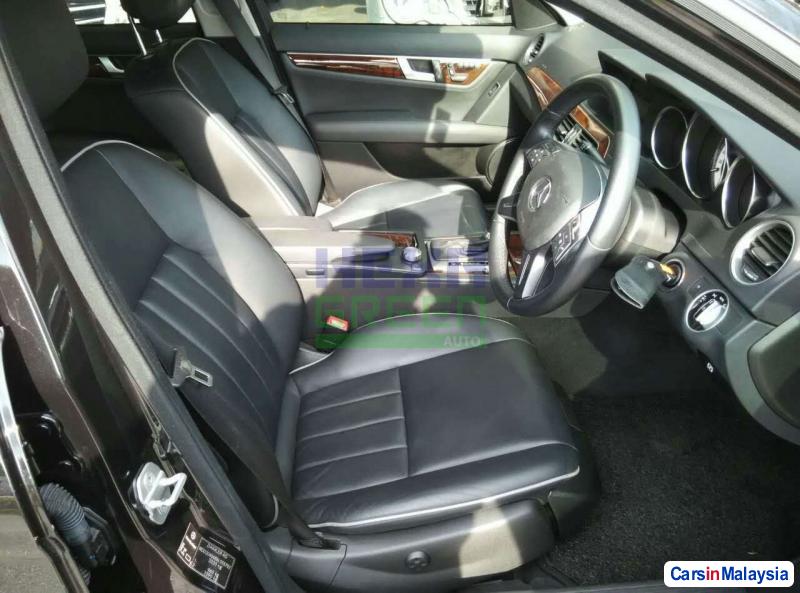 Mercedes Benz C-Class Automatic 2012 - image 8