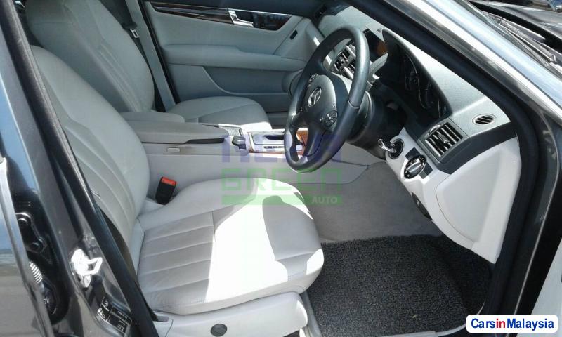 Mercedes Benz C-Class Automatic 2010 - image 8