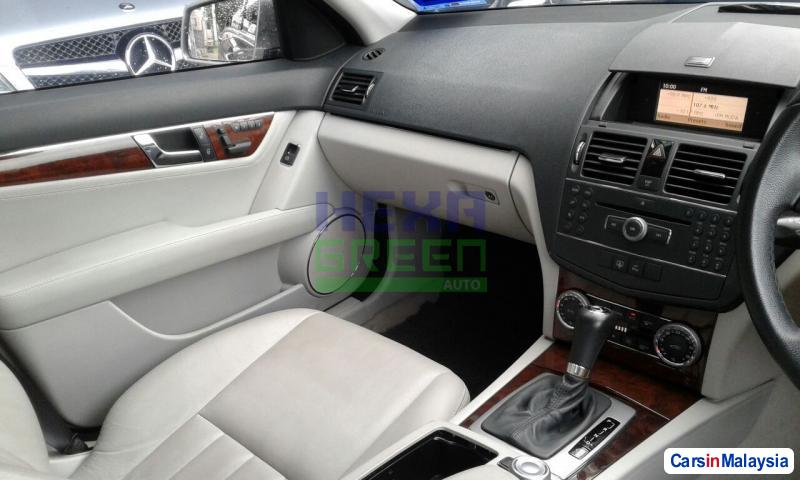Mercedes Benz C-Class Automatic 2009 - image 8