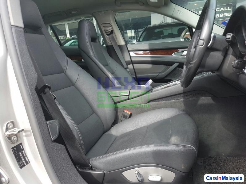 Porsche Panamera Automatic 2010 - image 8