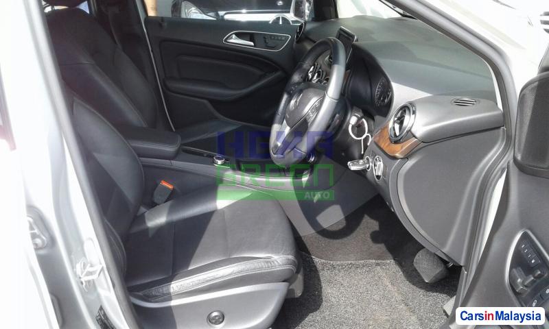 Mercedes Benz B200 Automatic 2013 - image 8