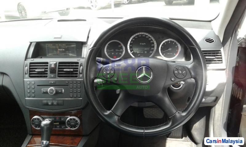 Mercedes Benz C-Class Automatic 2009 - image 9