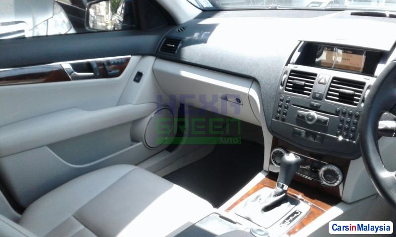 Mercedes Benz C-Class Automatic 2010 - image 9