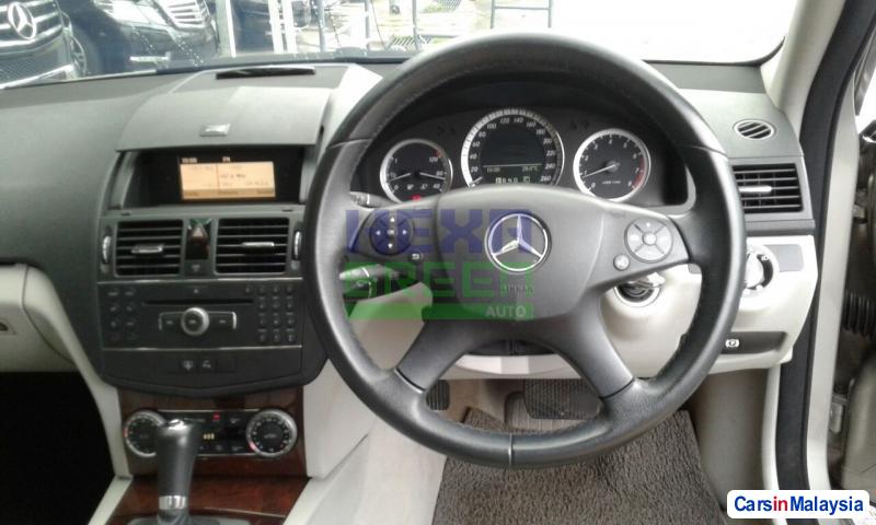 Mercedes Benz C-Class Automatic 2009 - image 9