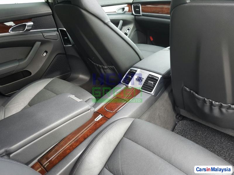 Porsche Panamera Automatic 2010 - image 9