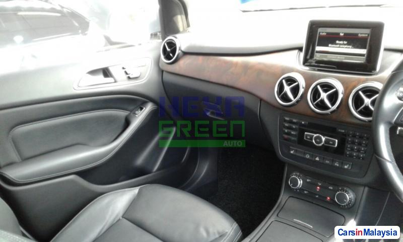 Mercedes Benz B200 Automatic 2013 - image 9