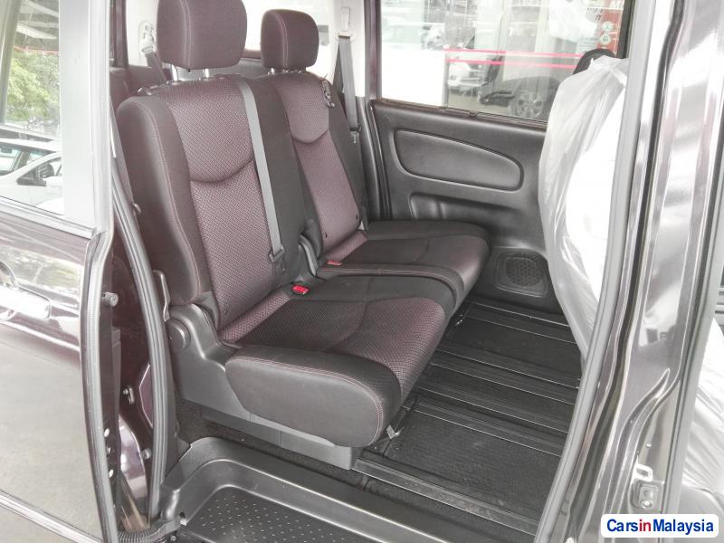 Nissan Serena Automatic 2013 - image 4