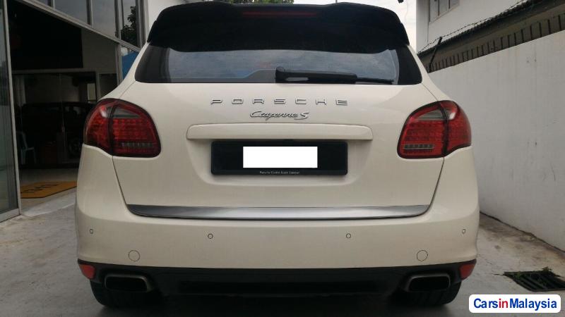 Porsche Cayenne Automatic 2011 - image 2