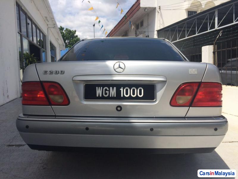 Mercedes Benz E280 Automatic 1998 - image 2