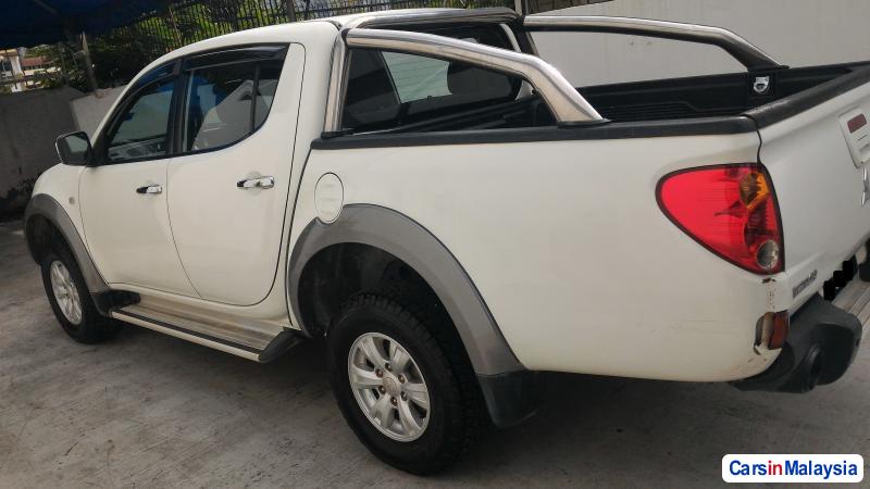 Mitsubishi Triton Manual 2012 - image 2