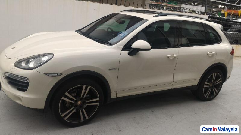 Porsche Cayenne Automatic 2011 - image 3