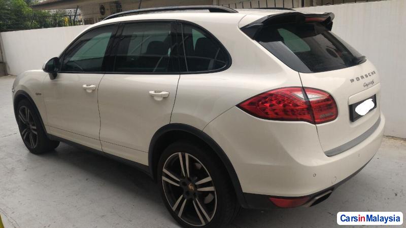 Porsche Cayenne Automatic 2011 - image 4