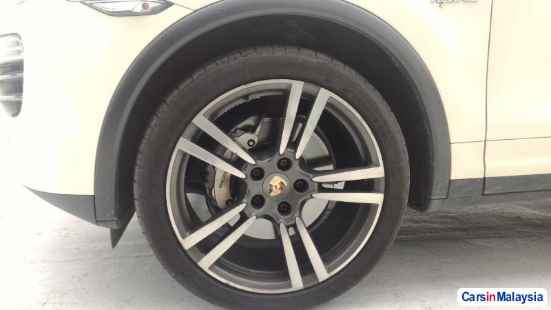 Porsche Cayenne Automatic 2011 - image 6