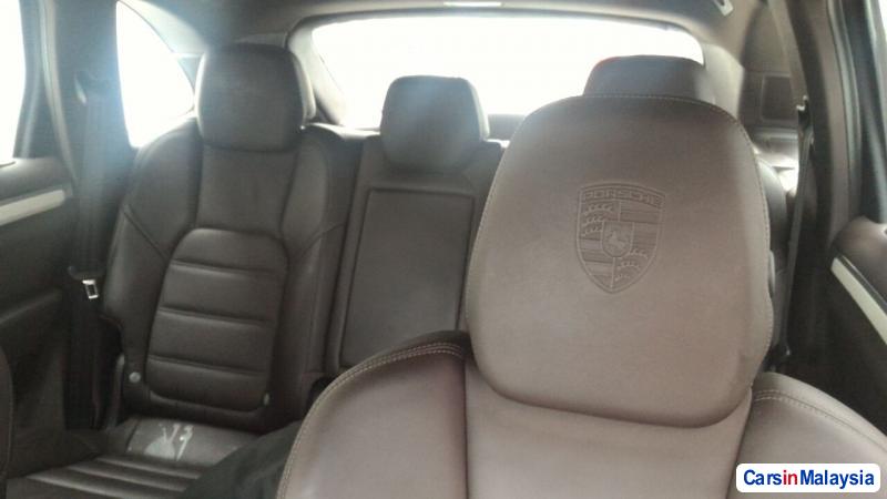 Porsche Cayenne Automatic 2011 - image 8