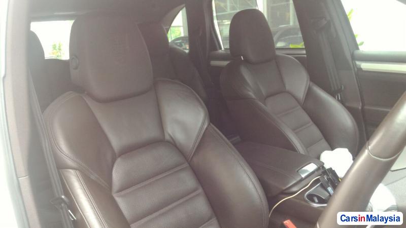 Porsche Cayenne Automatic 2011 - image 9
