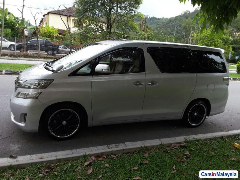 Toyota Vellfire Automatic 2008 - image 2