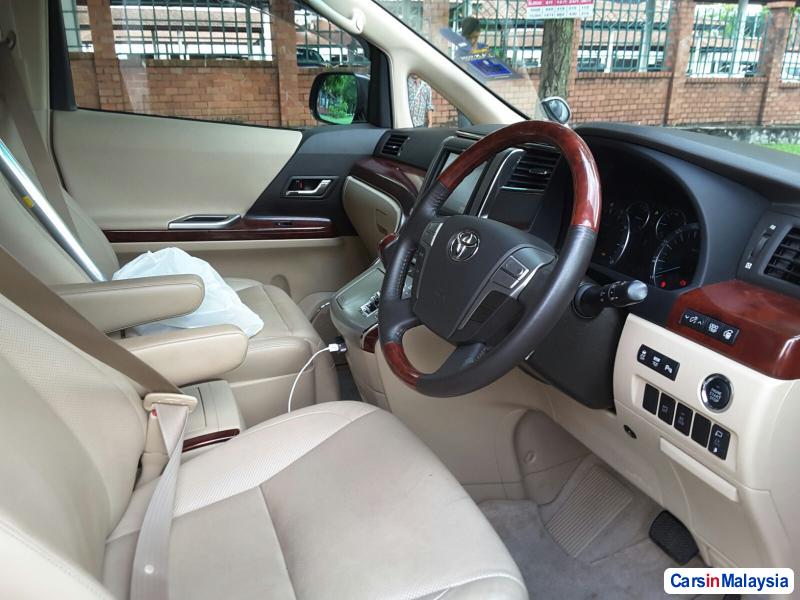 Toyota Vellfire Automatic 2008 - image 3