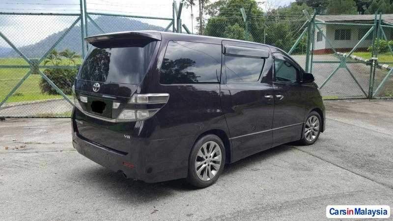 Toyota Vellfire Automatic 2013 - image 2