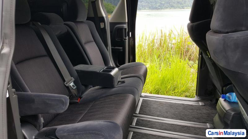 Toyota Vellfire Automatic 2013 - image 4