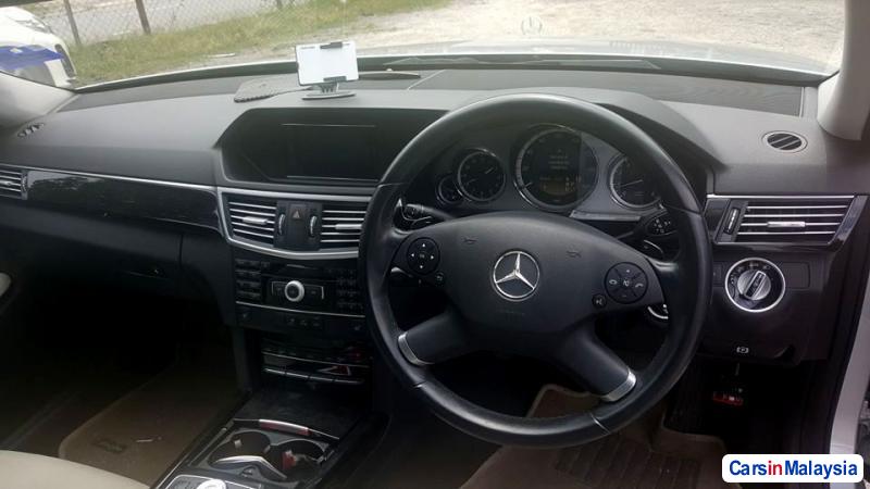 Mercedes Benz 250D Automatic 2013 - image 6