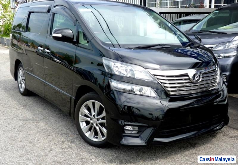 Pictures of Toyota Vellfire Automatic 2010