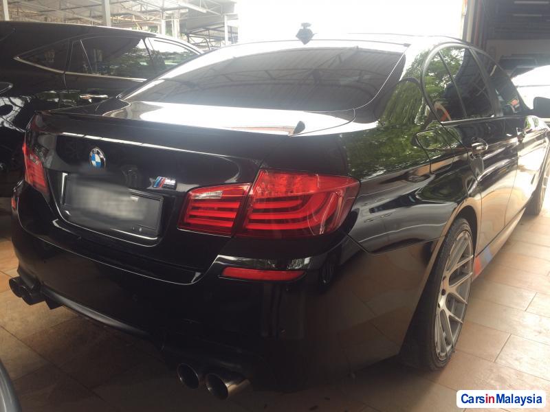 BMW 5 Series Automatic 2010 - image 2