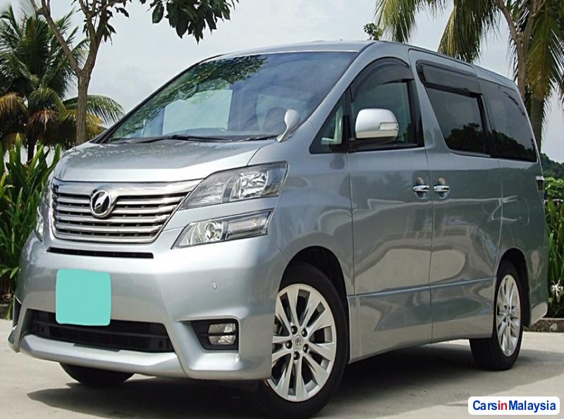 Pictures of Toyota Vellfire Automatic 2013