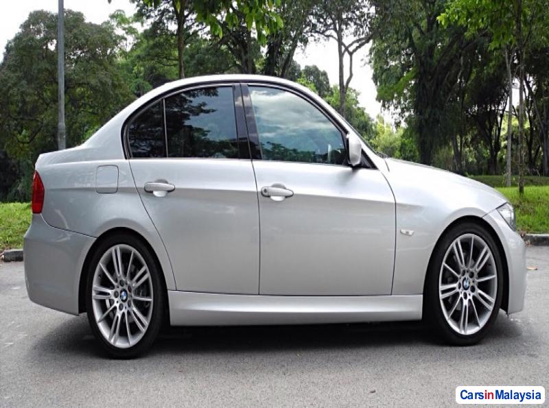BMW Automatic 2011 - image 2